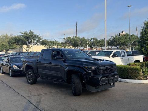 Used 2025 Toyota Tacoma TRD Sport RWD image 3