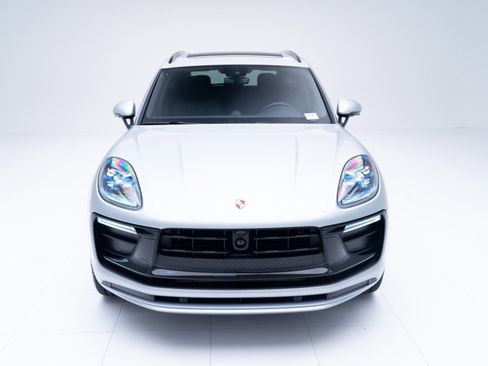 Certified 2026 Porsche Macan AWD/4WD image 6
