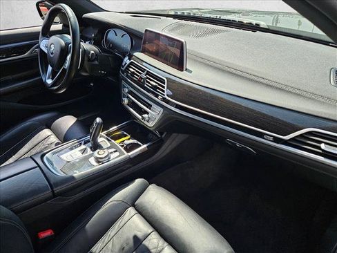 Used 2019 BMW 750i w/ M Sport Package RWD image 22