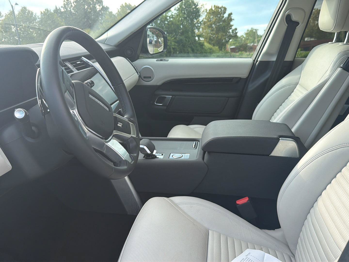 Used 2025 Land Rover Discovery S AWD/4WD image 3