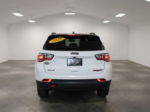 Used 2025 Jeep Compass Trailhawk AWD/4WD image 8