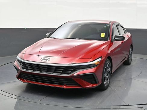 Used 2025 Hyundai Elantra Sport FWD image 8