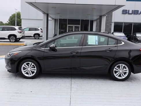 Used 2019 Chevrolet Cruze LT w/ Sun And Sound Package FWD image 2