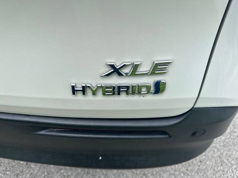 Used 2021 Toyota Sienna XLE w/ XLE Plus Package FWD image 6