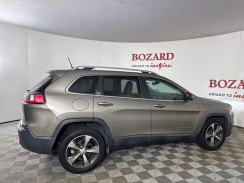 Used 2019 Jeep Cherokee Limited image 9