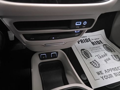 Used 2020 Chrysler Pacifica Touring-L Plus FWD image 19
