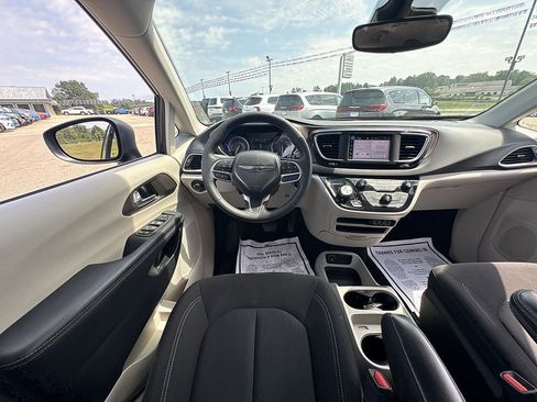 Used 2023 Chrysler Voyager LX FWD image 22