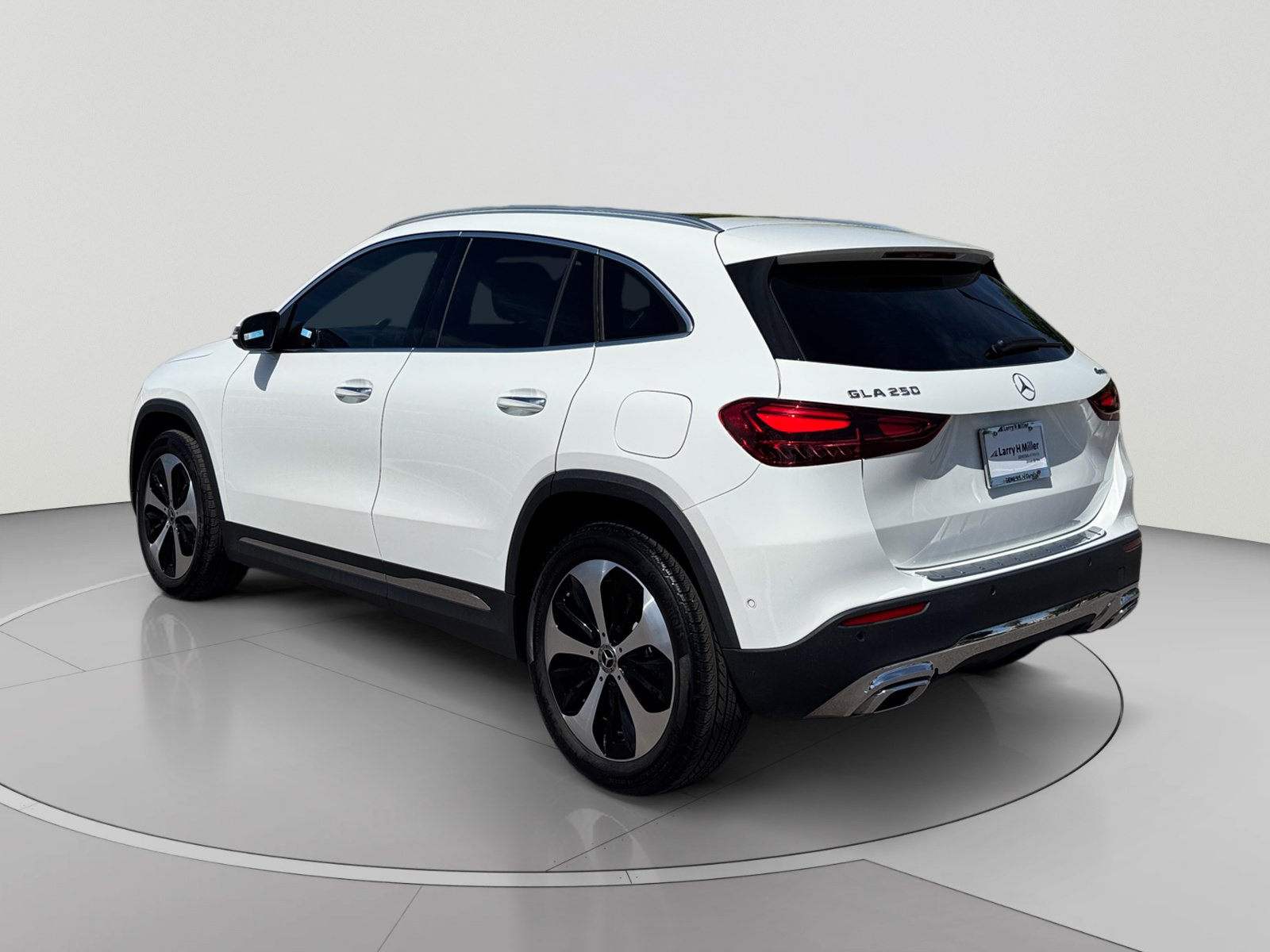 Used 2025 Mercedes-Benz GLA 250 4MATIC image 3
