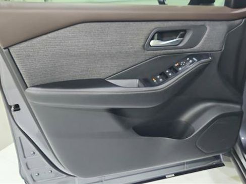 Used 2023 Nissan Rogue SV image 19