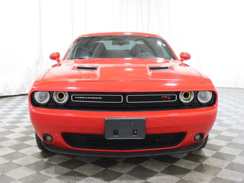 Used 2016 Dodge Challenger R/T image 32