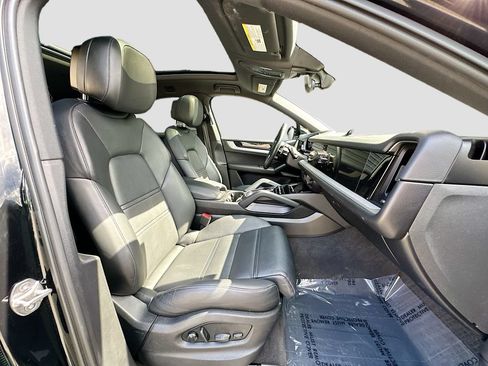 Certified 2024 Porsche Cayenne Coupe AWD/4WD image 30