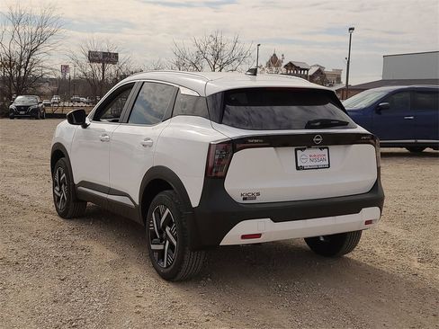 New 2026 Nissan Kicks SV image 2