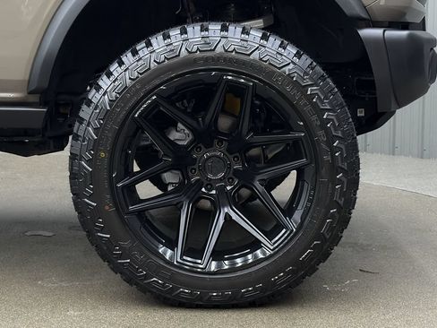 Used 2025 Ford Bronco Badlands AWD/4WD image 9