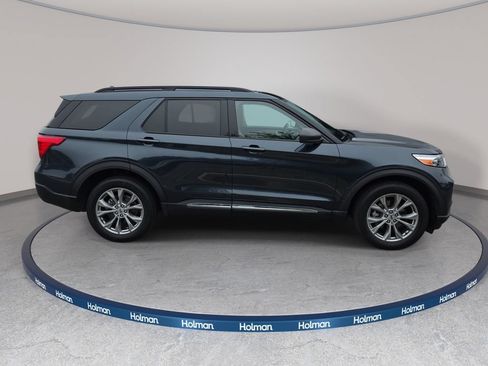 Certified 2022 Ford Explorer XLT w/ Equipment Group 202A AWD/4WD image 4