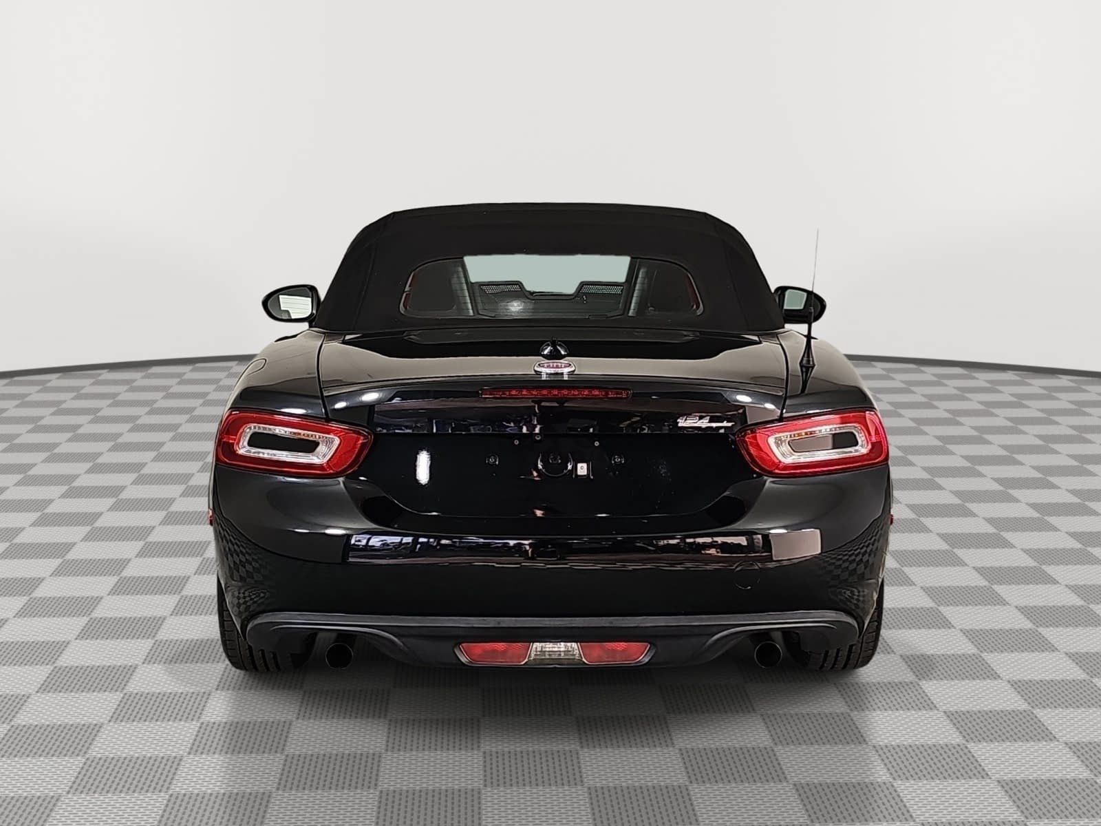 Used 2018 FIAT 124 Spider Classica w/ Technology & Siriusxm Group RWD image 7