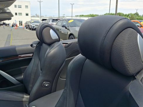 Used 2015 INFINITI Q60 Convertible w/ Premium Package RWD image 22