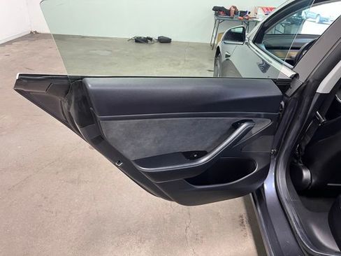 Used 2019 Tesla Model 3 image 19