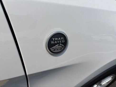 Used 2020 Jeep Grand Cherokee Laredo AWD/4WD image 5