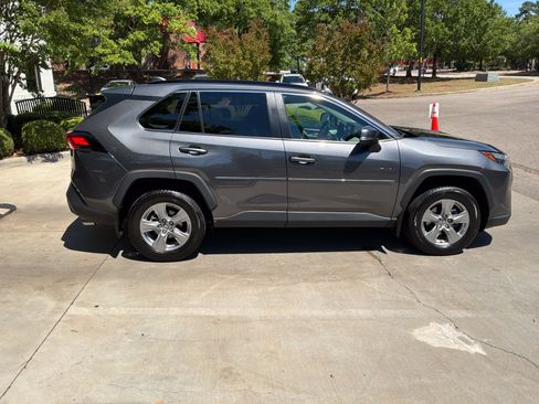 Used 2022 Toyota RAV4 XLE w/ Convenience Package AWD/4WD image 11