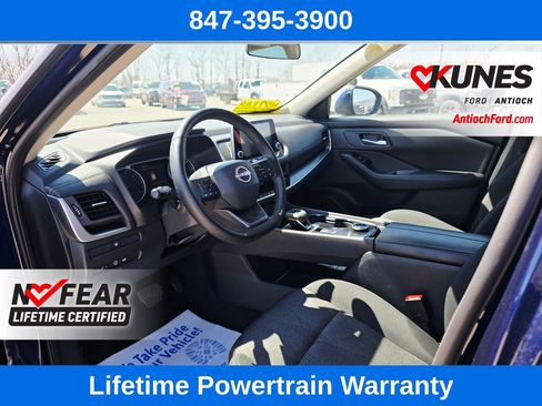 Used 2025 Nissan Rogue SV image 14