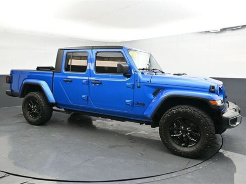Used 2023 Jeep Gladiator Sport image 3