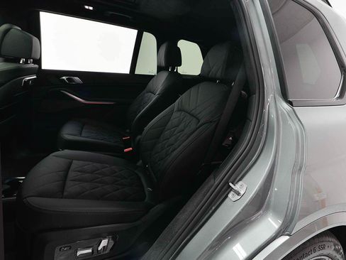 Certified 2026 BMW X7 xDrive40i w/ M Sport Package AWD/4WD image 9