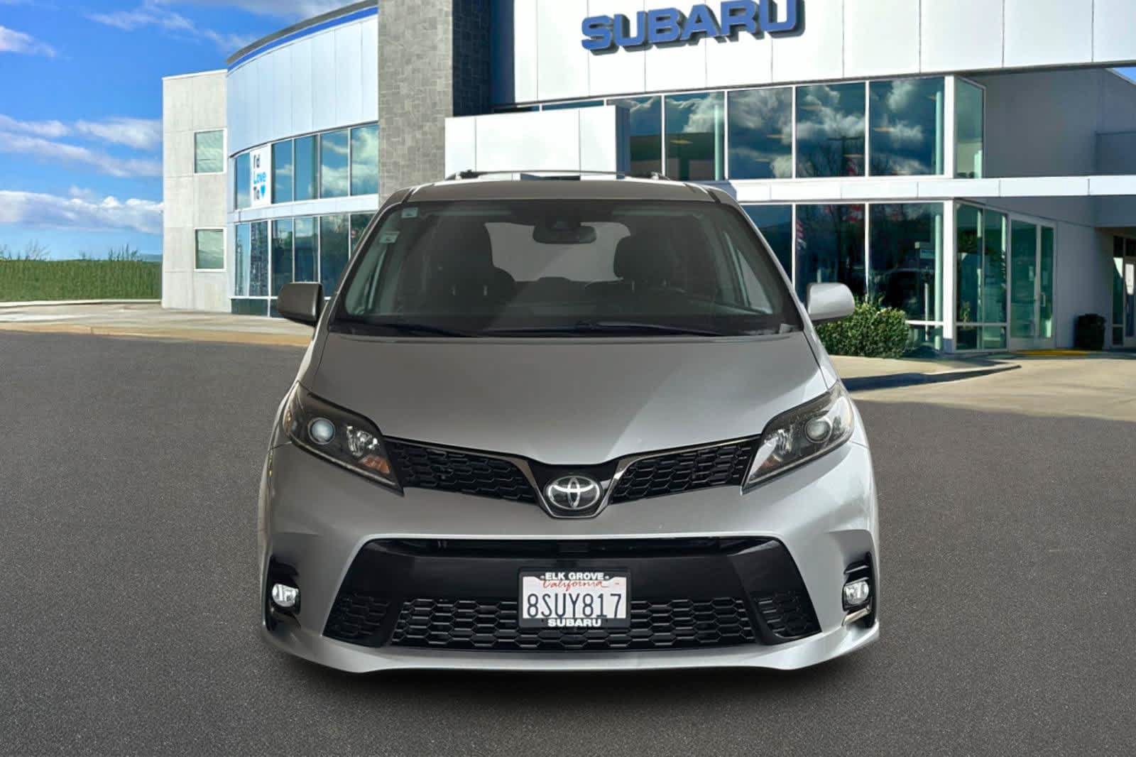 Used 2020 Toyota Sienna SE w/ Preferred Accessory Package FWD image 10