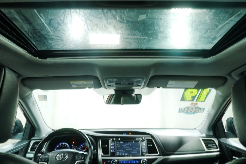 Used 2019 Toyota Highlander SE AWD/4WD image 24