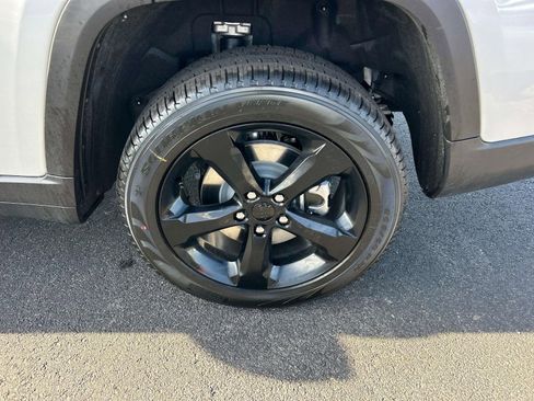 New 2025 Jeep Grand Cherokee L Limited w/ Black Appearance Package AWD/4WD image 12