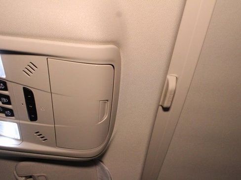 Used 2022 Buick Enclave Essence image 29