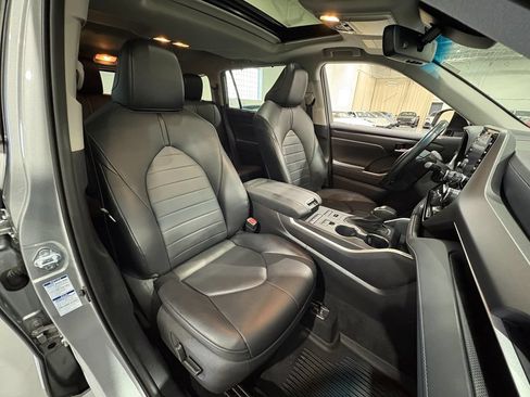 Used 2021 Toyota Highlander XLE AWD/4WD image 51