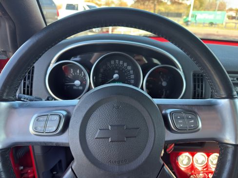 Used 2005 Chevrolet SSR w/ Preferred Equipment Group image 18