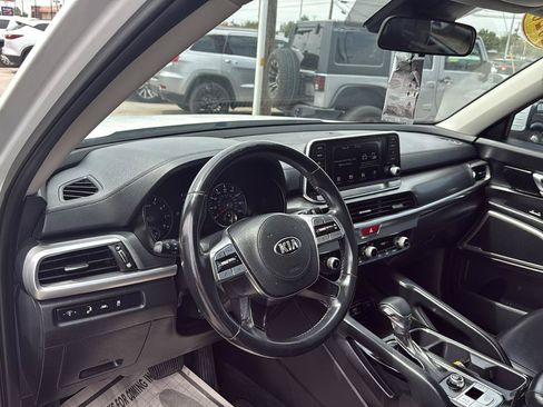 Used 2020 Kia Telluride LX FWD image 9