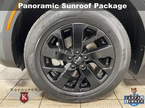 Used 2023 Kia Sorento S w/ Panoramic Sunroof Package AWD/4WD image 8