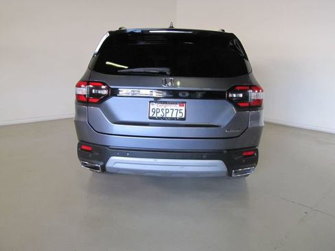Certified 2025 Honda Pilot Touring image 24