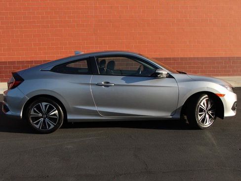 Used 2018 Honda Civic EX-T image 11