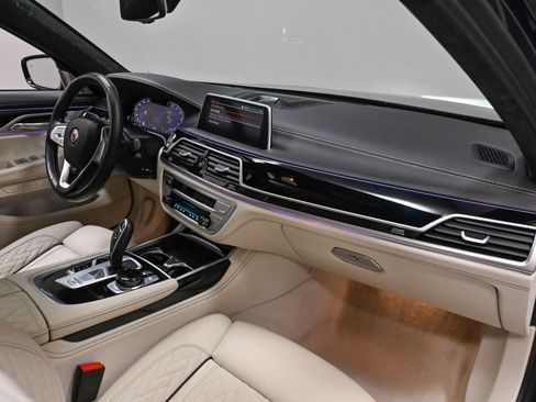 Used 2022 BMW ALPINA B7 xDrive AWD/4WD image 41