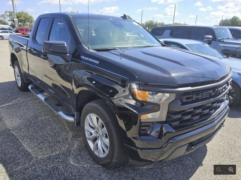 Used 2025 Chevrolet Silverado 1500 Custom RWD image 4