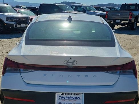 New 2025 Hyundai Elantra SE image 19