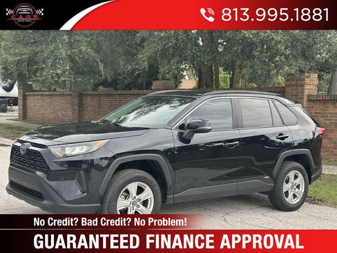 Used 2019 Toyota RAV4 LE AWD/4WD image 1