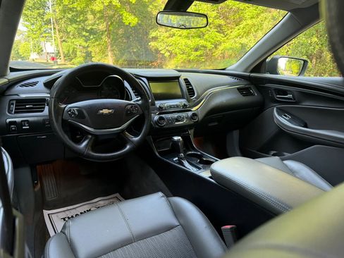Used 2016 Chevrolet Impala LT FWD image 9