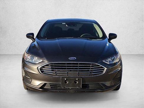 Used 2020 Ford Fusion SE image 2