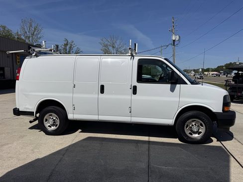 Used 2020 Chevrolet Express 2500 w/ Driver Convenience Package RWD image 4