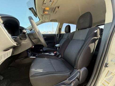 Used 2020 Mitsubishi Outlander ES image 11