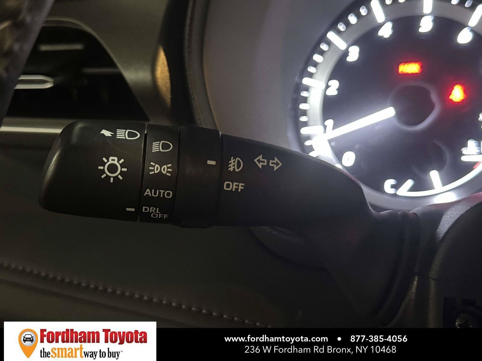 Used 2023 Toyota Highlander LE AWD/4WD image 22
