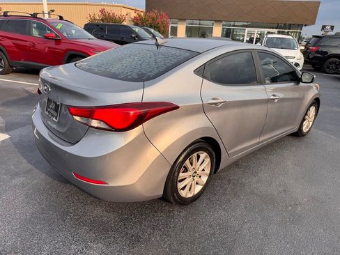 Used 2014 Hyundai Elantra SE w/ Option Group 02 FWD image 5