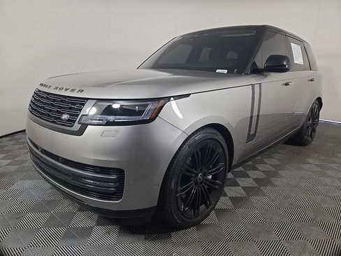 Used 2025 Land Rover Range Rover SE AWD/4WD image 2