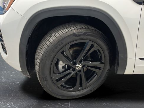 Used 2025 Volkswagen Atlas Cross Sport SEL R-Line AWD/4WD image 29