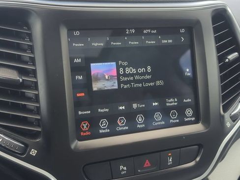 Used 2022 Jeep Cherokee Latitude Lux w/ Sun & Sound Group AWD/4WD image 17