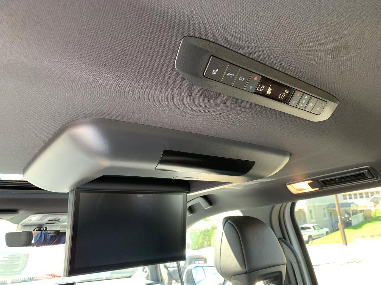 Used 2025 Toyota Sienna Platinum AWD/4WD image 10